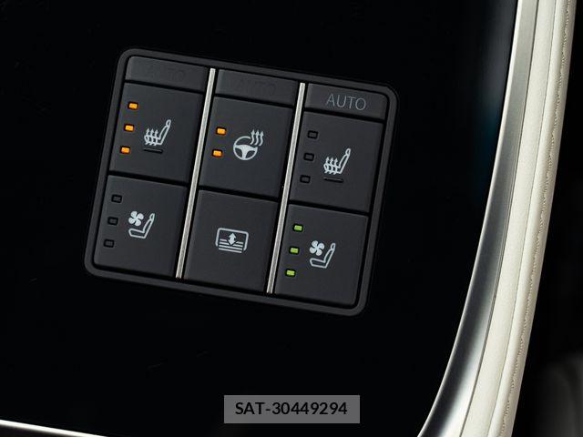 Lexus LS 2023-10 7877357-24