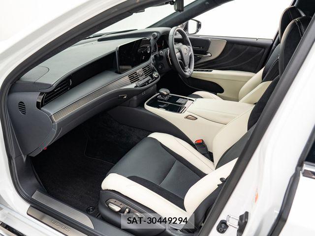 Lexus LS 2023-10 7877357-25