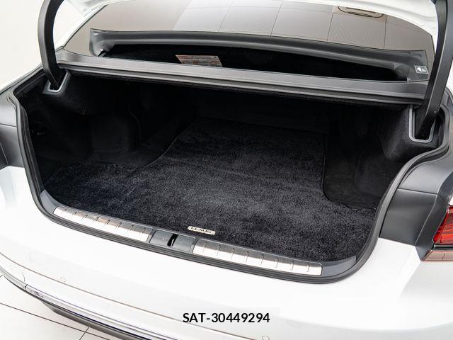 Lexus LS 2023-10 7877357-29