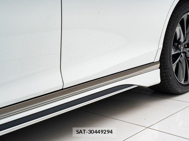 Lexus LS 2023-10 7877357-6