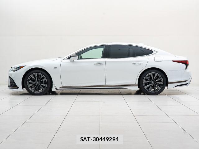 Lexus LS 2023-10 7877357-7