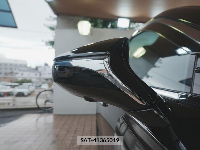 Lexus LS 2023-02 8100142-20