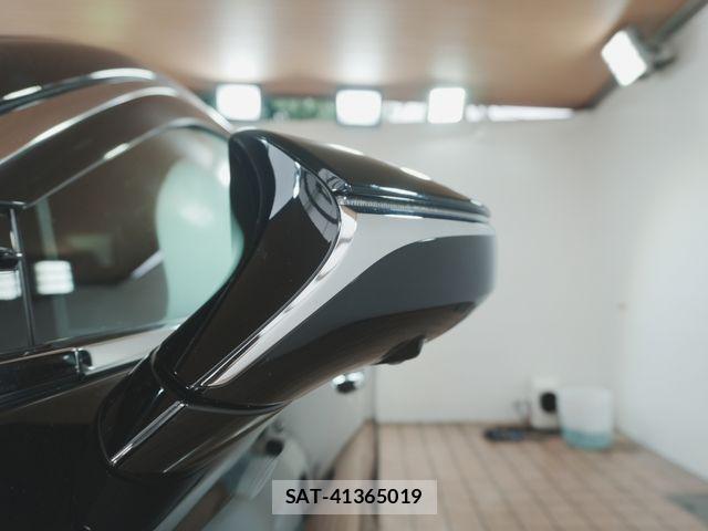 Lexus LS 2023-02 8100142-21