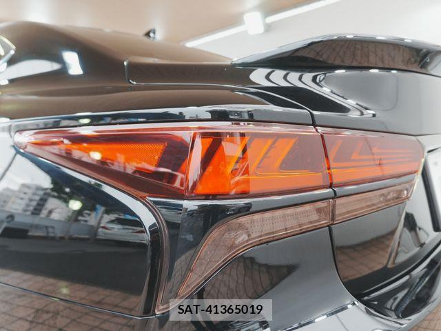 Lexus LS 2023-02 8100142-28