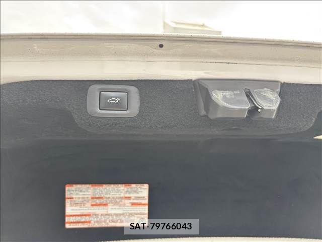 Lexus LS 2019-03 8366738-15