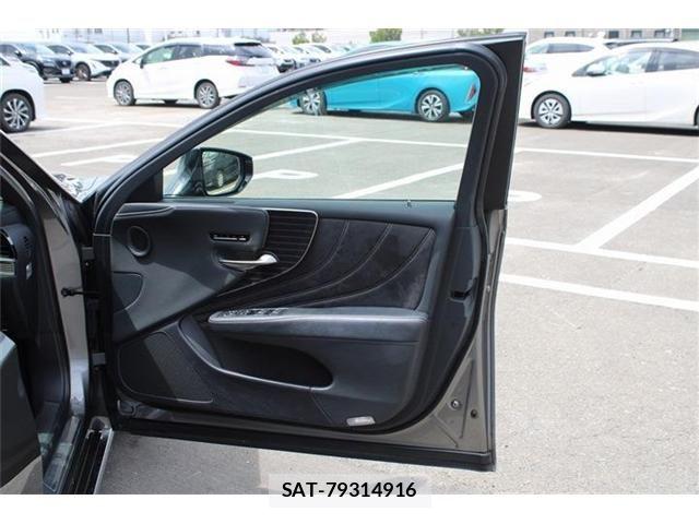 Lexus LS 2019-10 8366739-23