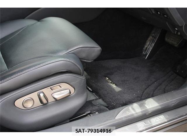 Lexus LS 2019-10 8366739-25