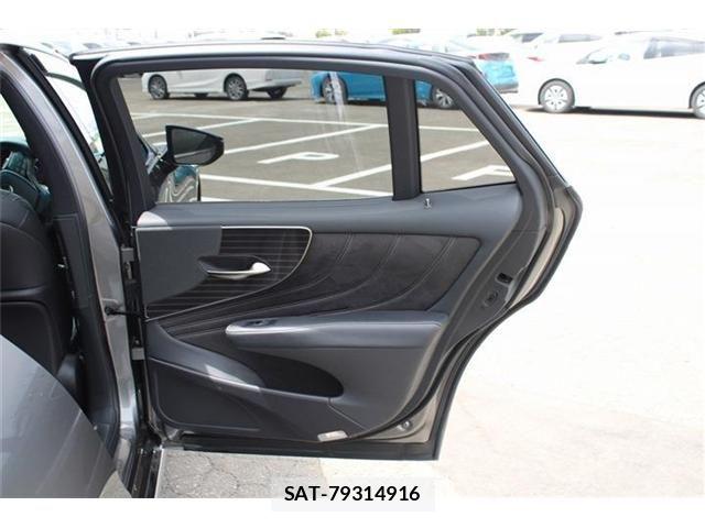 Lexus LS 2019-10 8366739-27