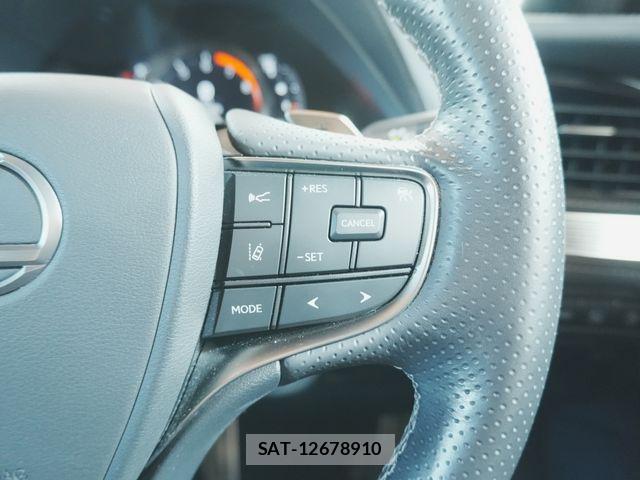 Lexus LS 2022-07 8366740-15