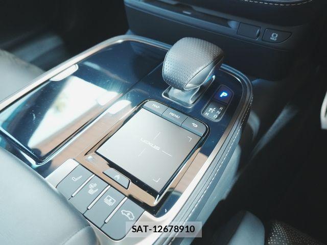 Lexus LS 2022-07 8366740-21