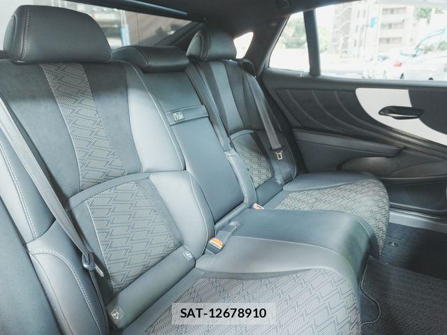 Lexus LS 2022-07 8366740-25