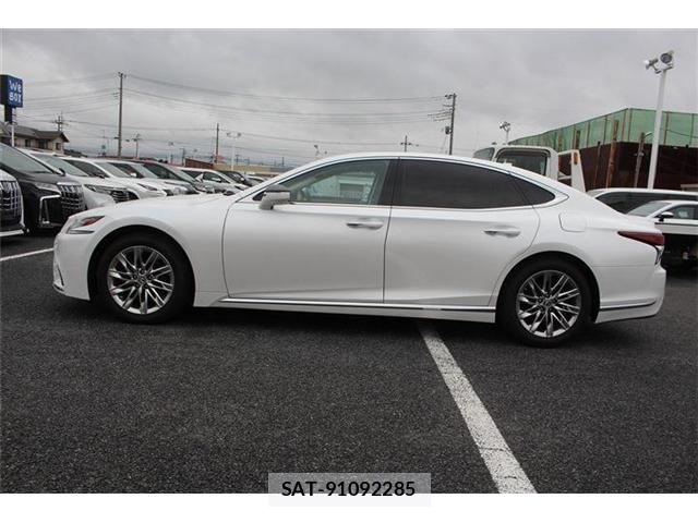 Lexus LS 2020-03 8413292-11