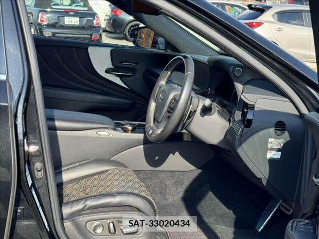 Lexus LS 2018-06 8562449-15