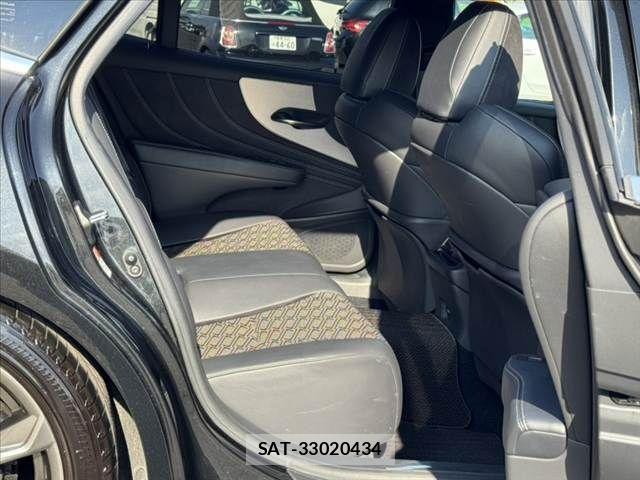 Lexus LS 2018-06 8562449-16