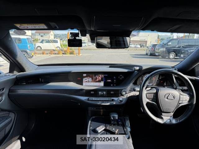 Lexus LS 2018-06 8562449-1