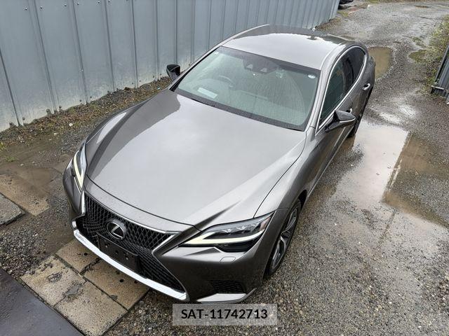 Lexus LS 2021-08 8829962-10