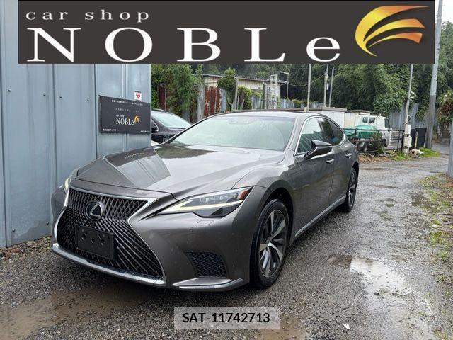 Lexus LS 2021-08 8829962-11