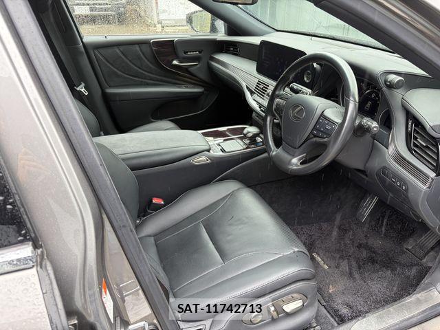 Lexus LS 2021-08 8829962-12