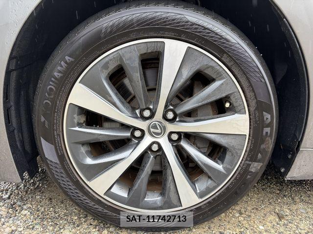 Lexus LS 2021-08 8829962-6