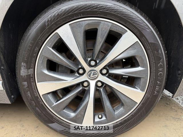 Lexus LS 2021-08 8829962-7