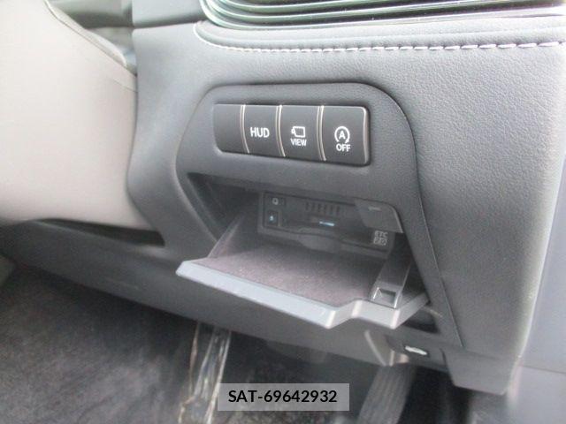 Lexus LS 2019-09 8829963-18