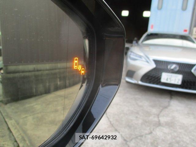 Lexus LS 2019-09 8829963-28