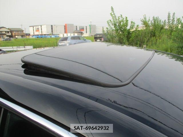 Lexus LS 2019-09 8829963-3