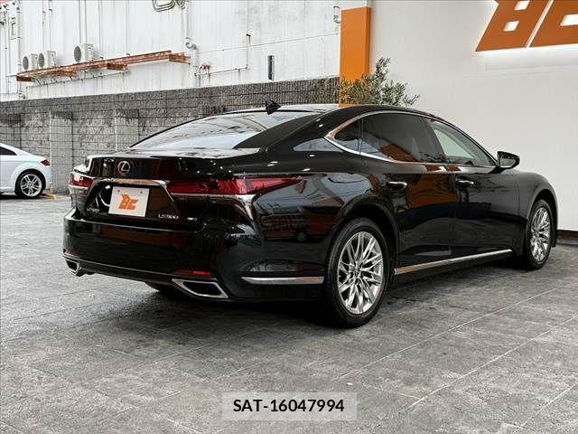 Lexus LS 2019-01 8849579-12