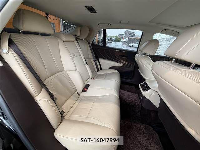 Lexus LS 2019-01 8849579-15