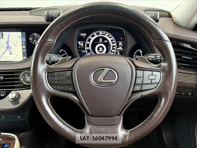 Lexus LS 2019-01 8849579-20