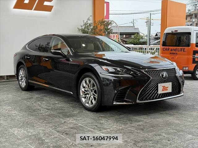Lexus LS 2019-01 8849579-5