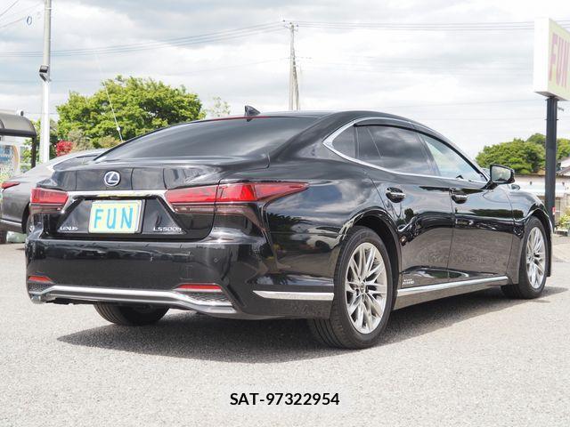 Lexus LS 2022-03 915913-4