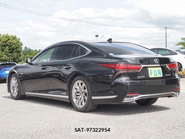 Lexus LS 2022-03 915913-5