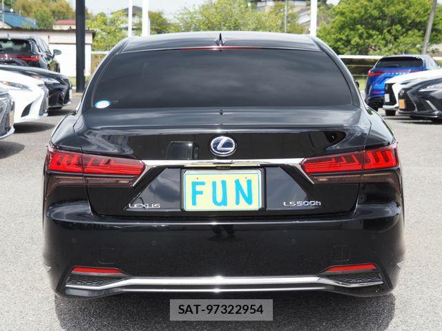 Lexus LS 2022-03 915913-6