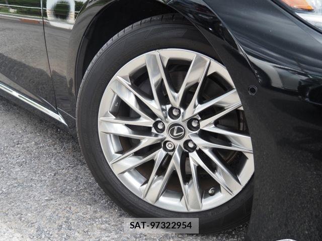 Lexus LS 2022-03 915913-8