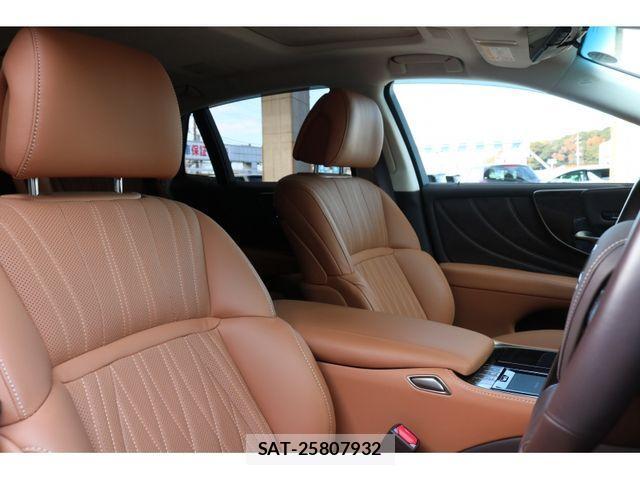 Lexus LS 2017-12 1826160-9