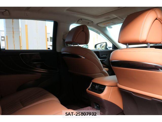 Lexus LS 2017-12 1826160-10