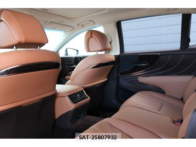 Lexus LS 2017-12 1826160-13
