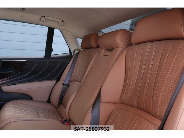 Lexus LS 2017-12 1826160-16
