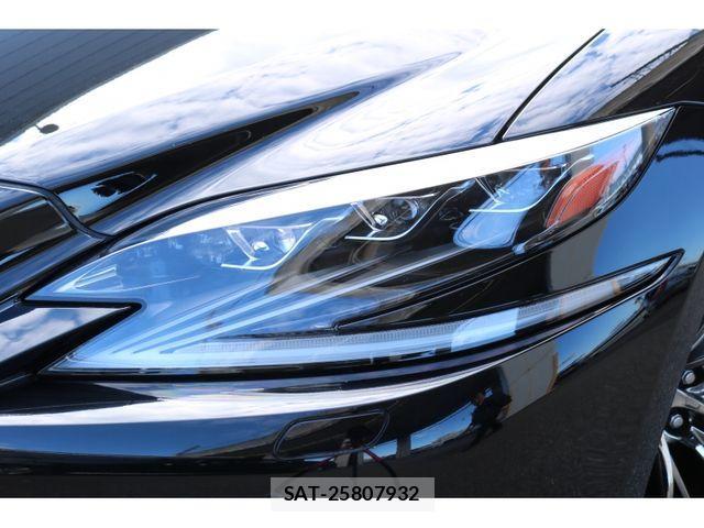 Lexus LS 2017-12 1826160-27