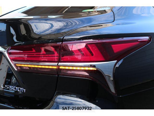 Lexus LS 2017-12 1826160-28