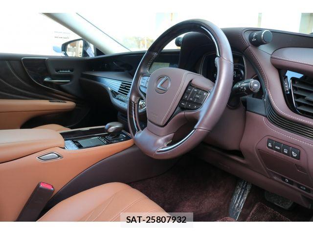 Lexus LS 2017-12 1826160-8