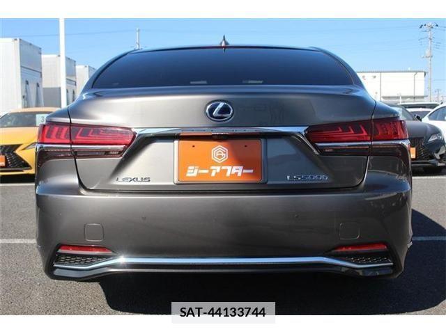 Lexus LS 2018-01 2962943-9