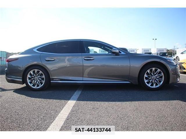 Lexus LS 2018-01 2962943-10