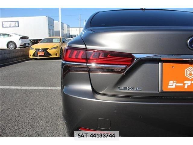 Lexus LS 2018-01 2962943-13