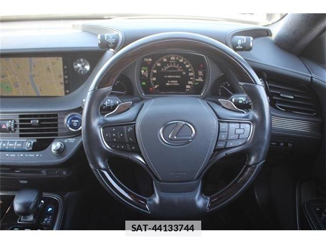 Lexus LS 2018-01 2962943-20