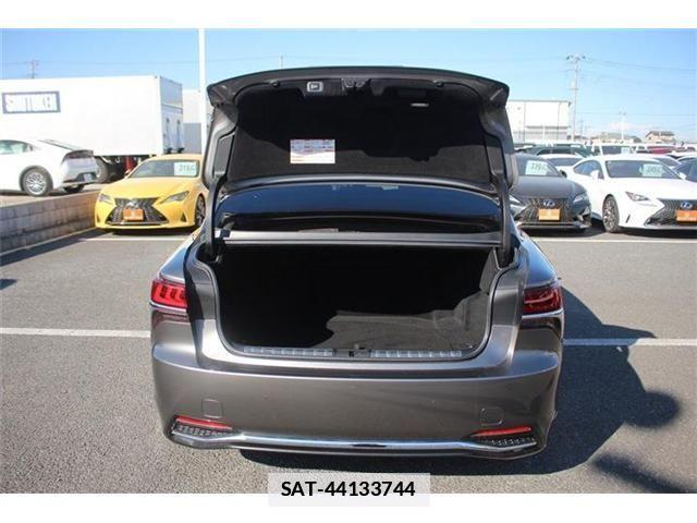 Lexus LS 2018-01 2962943-28