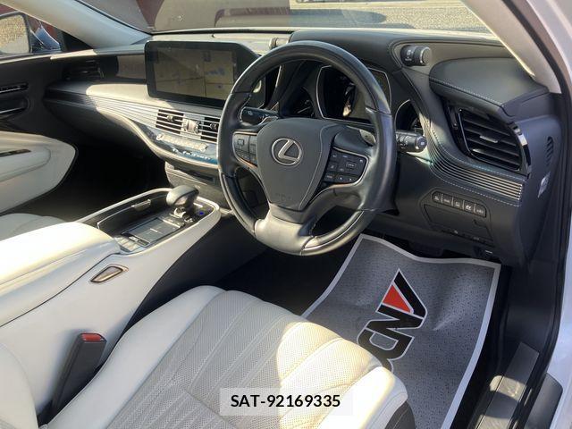 Lexus LS 2022-07 3377910-10