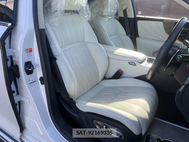Lexus LS 2022-07 3377910-11