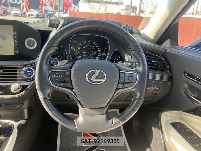 Lexus LS 2022-07 3377910-12